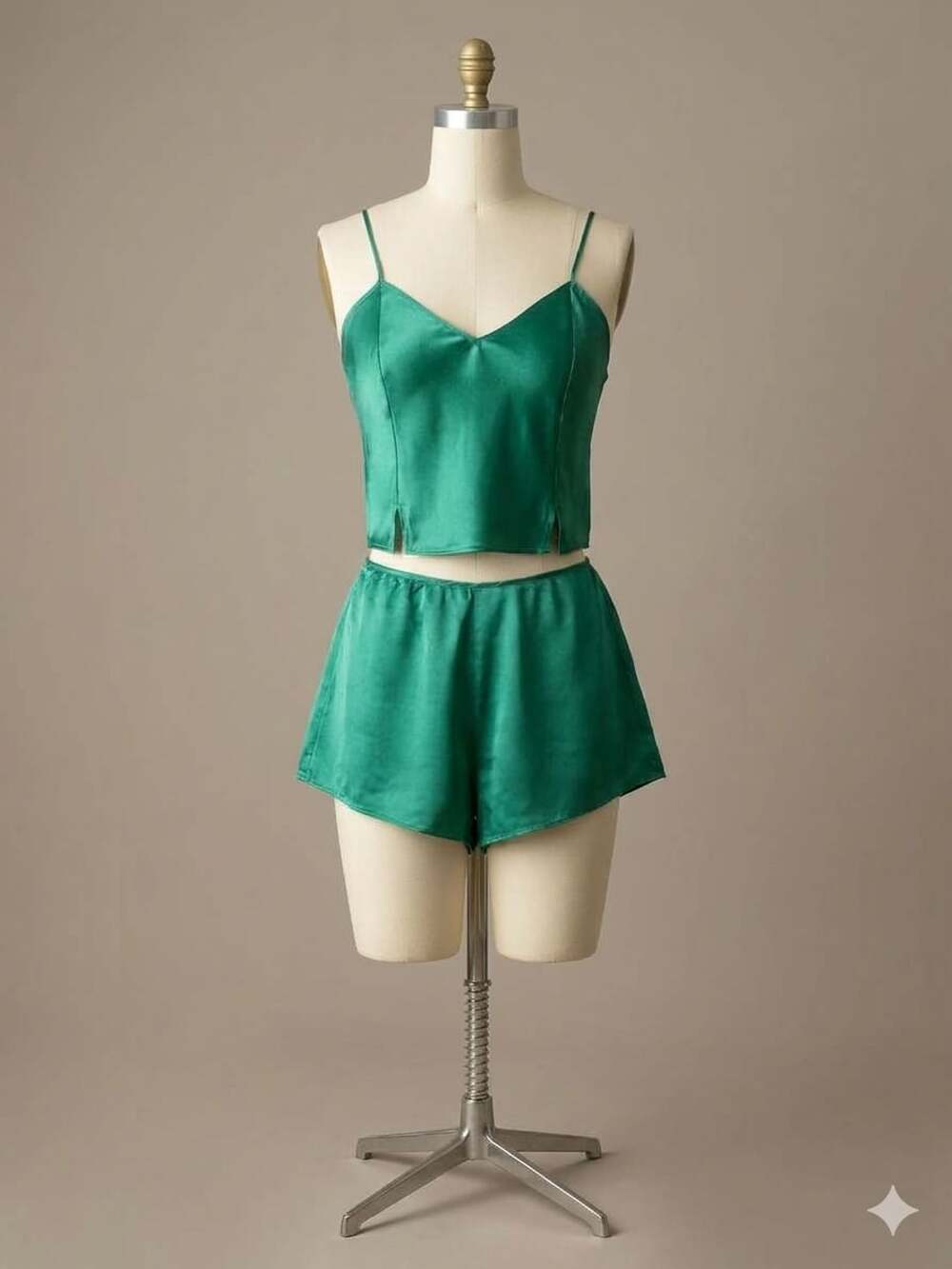 Y2K VTG Victoria's Secret 100% Silk green Cami And Shorts Set Size S